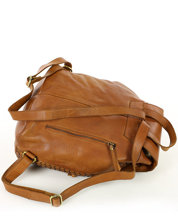 Balos. Liten cityryggsäck för dam i flätat läder