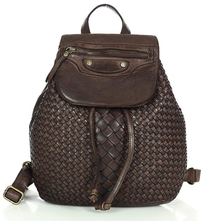 Balos. Liten cityryggsäck för dam i flätat läder brun mörk