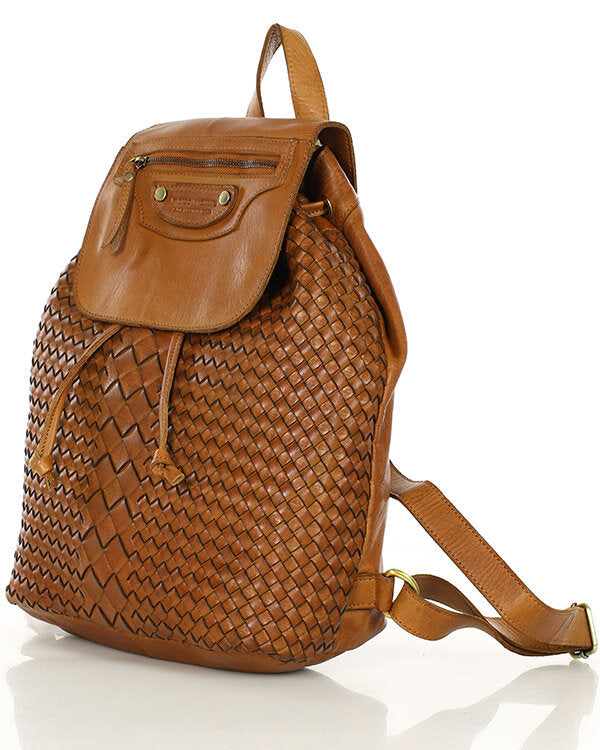Balos. Liten cityryggsäck för dam i flätat läder