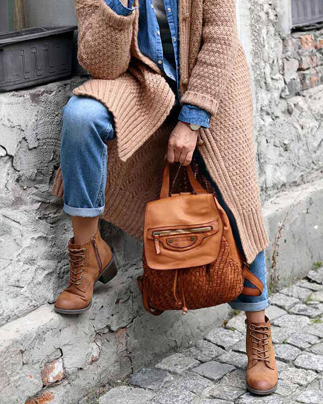 Balos. Liten cityryggsäck för dam i flätat läder