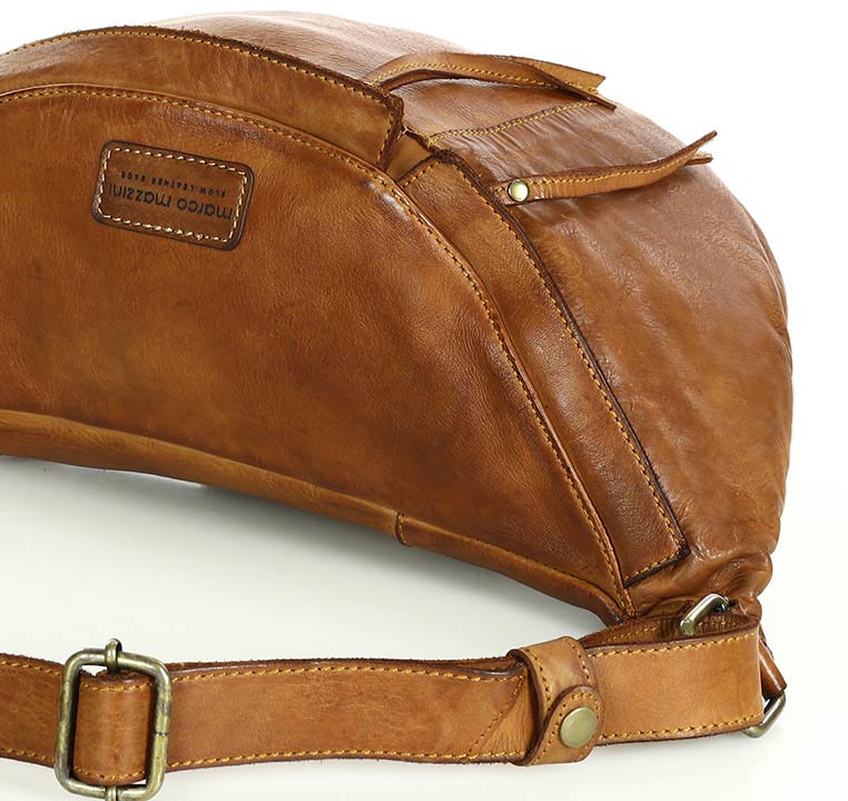 Tonale ● Stor njurväska i konstläder XL