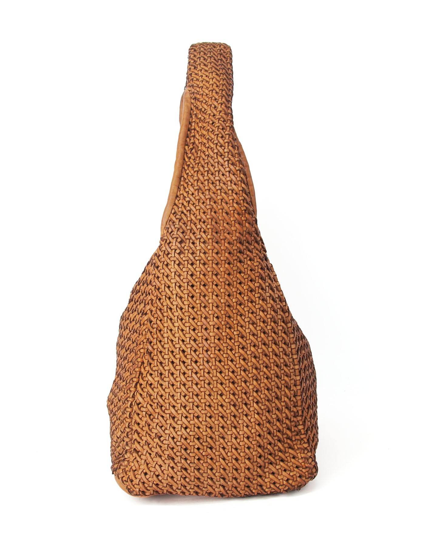 Acuera intrecciato 2 ● Axelremsväska i flätat läder för kvinnor - Hobo bag