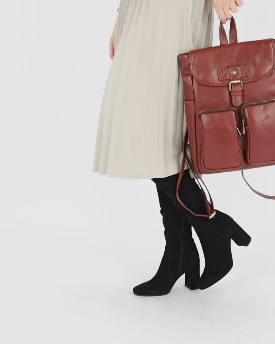 Belgrano. Classic retro leather backpack for women