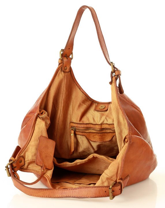 Vessa ● Stor shopperväska i läder i hobo-stil.