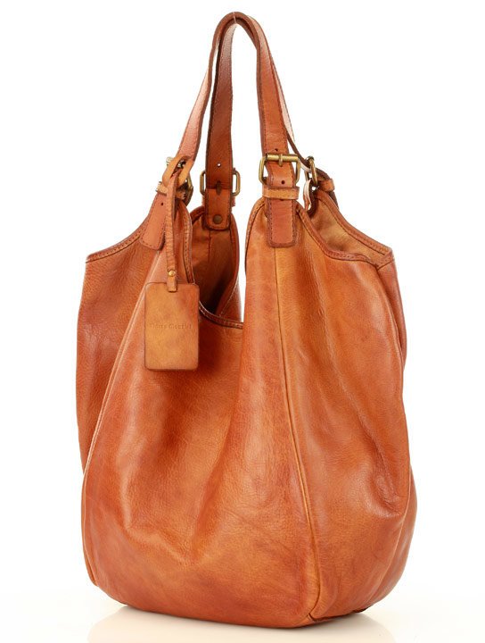 Vessa ● Stor shopperväska i läder i hobo-stil.